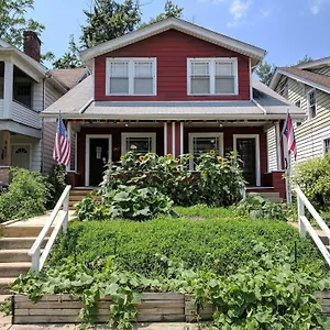 The Wayfaring Buckeye Hostal